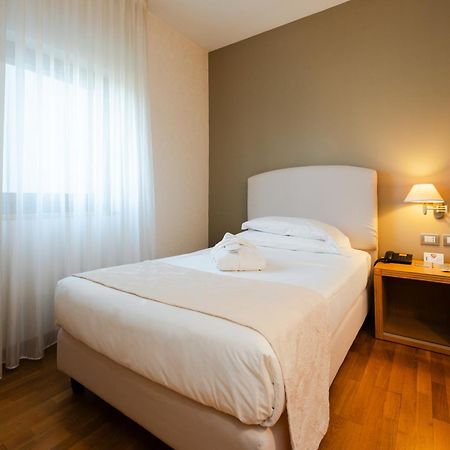 Hotel Touring Carpi Exterior foto