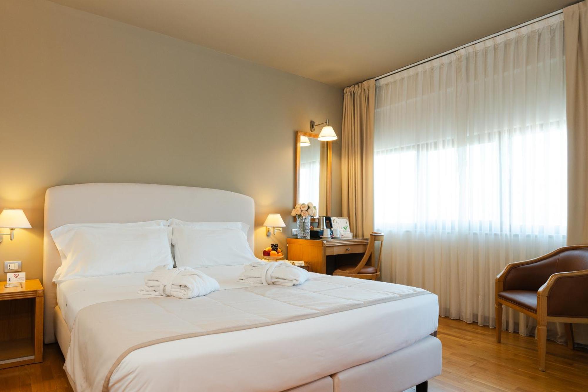 Hotel Touring Carpi Exterior foto