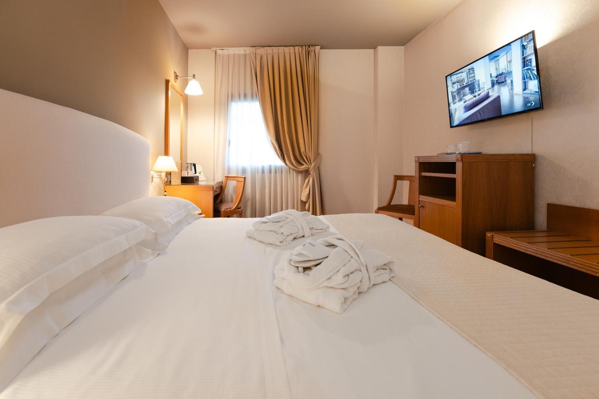 Hotel Touring Carpi Exterior foto