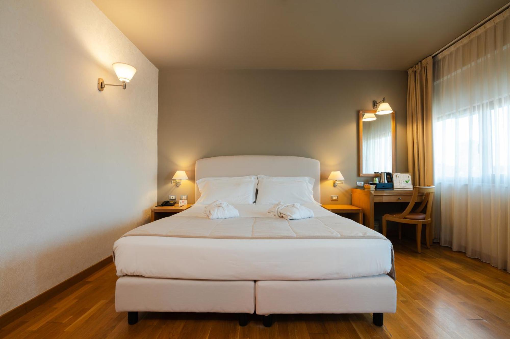 Hotel Touring Carpi Exterior foto